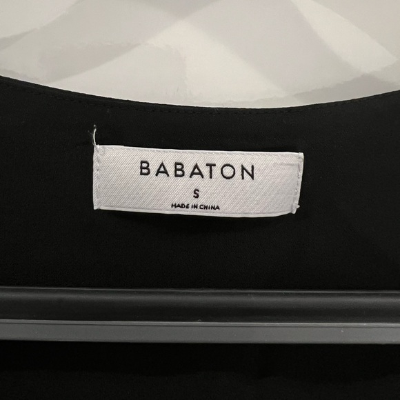 Aritzia Babaton Loose Fit V Neck - Picture 3 of 3